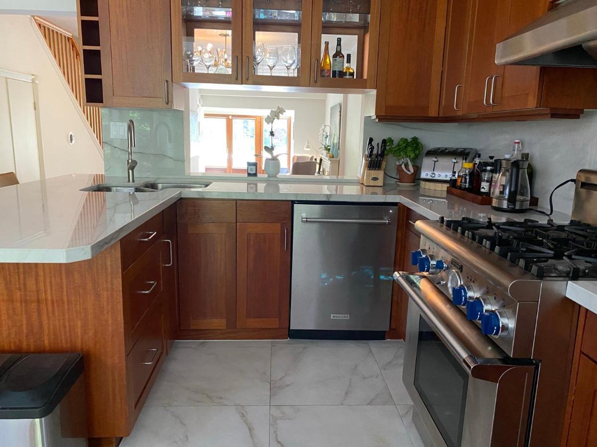Superb Beach Home:Heated Pool-Hot Tub Open 365Days Toronto Bagian luar foto
