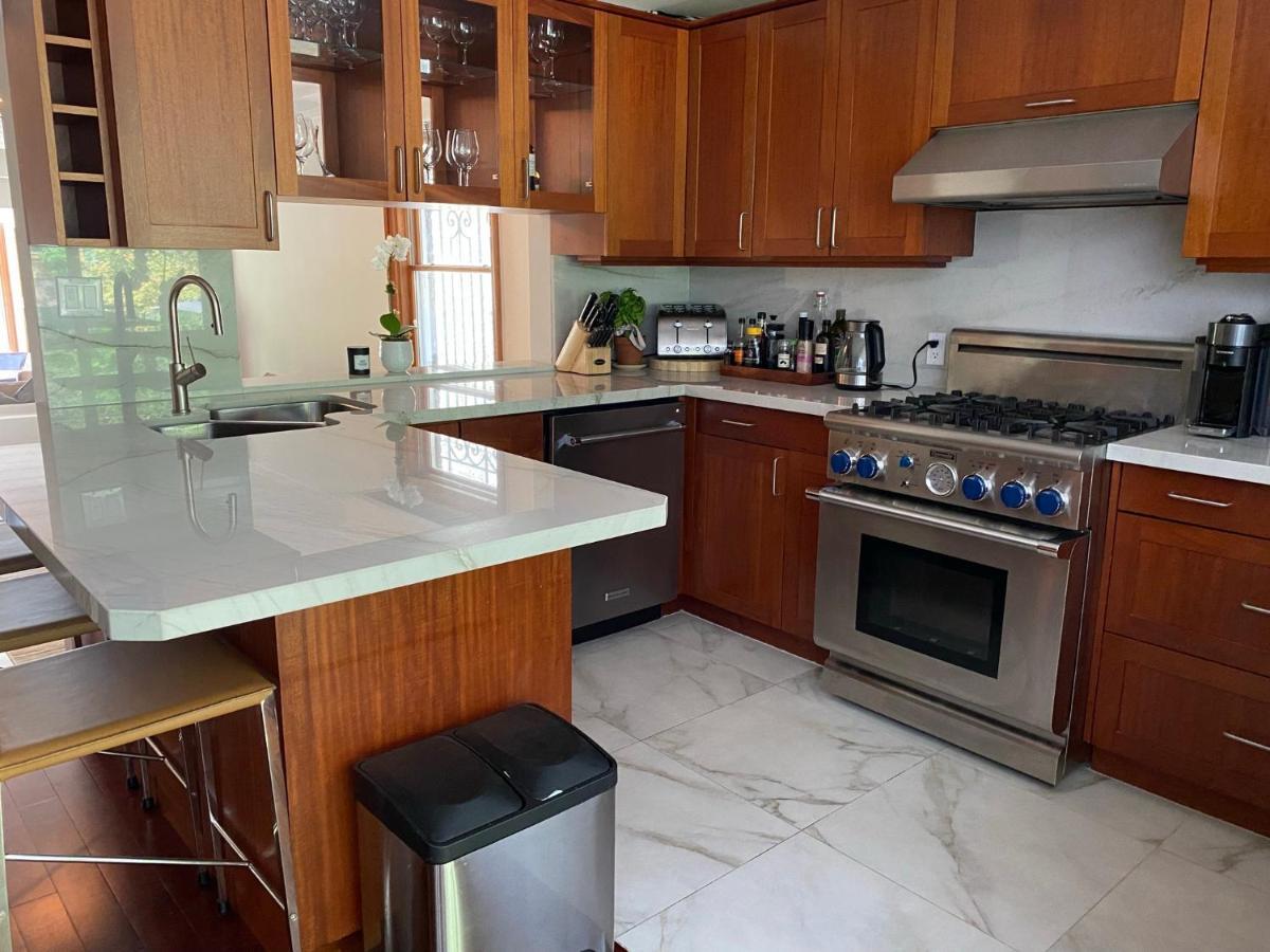 Superb Beach Home:Heated Pool-Hot Tub Open 365Days Toronto Bagian luar foto